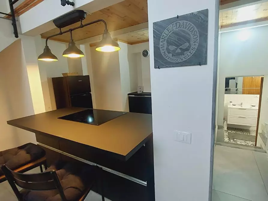 Immagine 40 di Ufficio in vendita  a Carrara