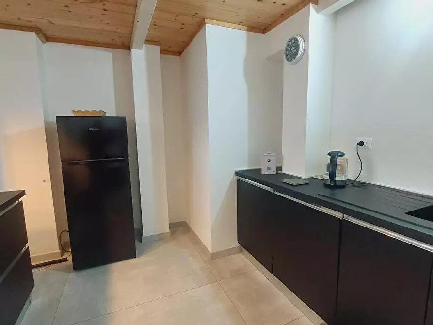 Immagine 39 di Ufficio in vendita  a Carrara