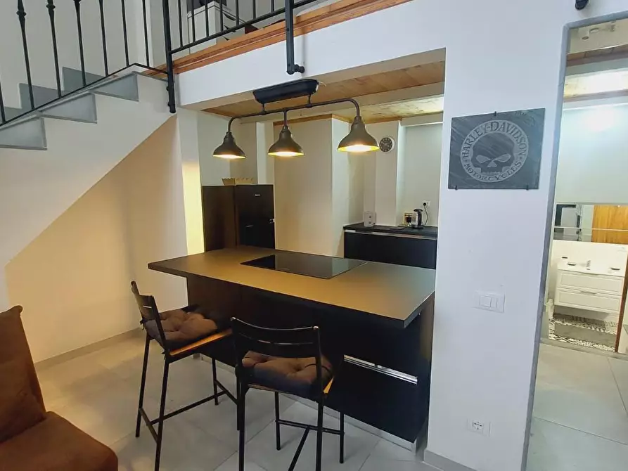 Immagine 37 di Ufficio in vendita  a Carrara