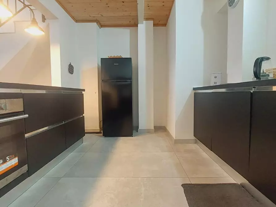 Immagine 23 di Ufficio in vendita  a Carrara