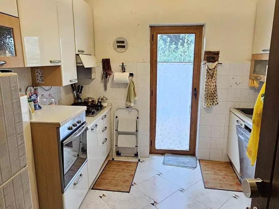 Immagine 8 di Villetta a schiera in vendita  a Massa