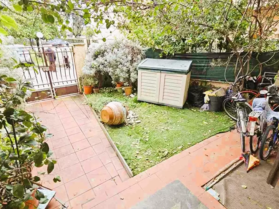 Immagine 26 di Villetta a schiera in vendita  a Massa