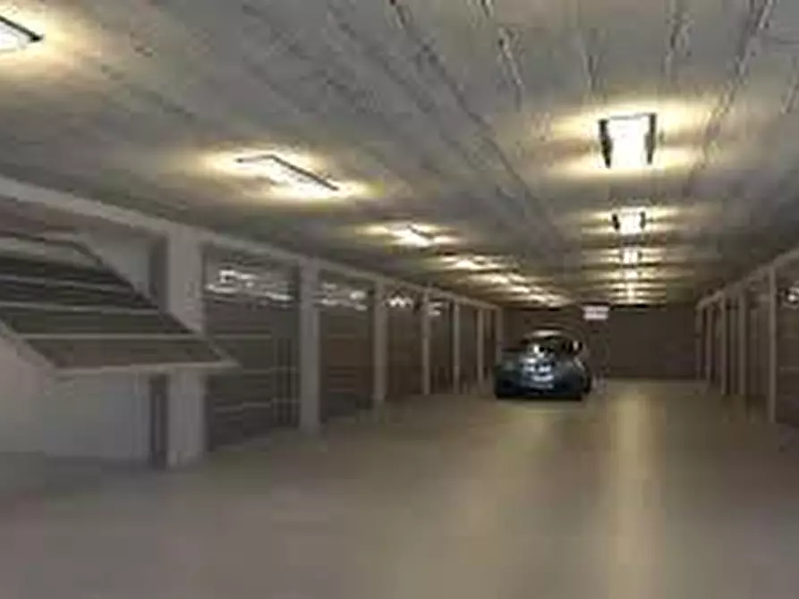 Immagine 1 di Garage in vendita  a Poggibonsi