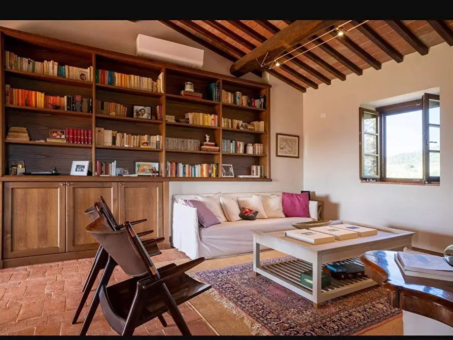 Immagine 13 di Villa in vendita  a Volterra
