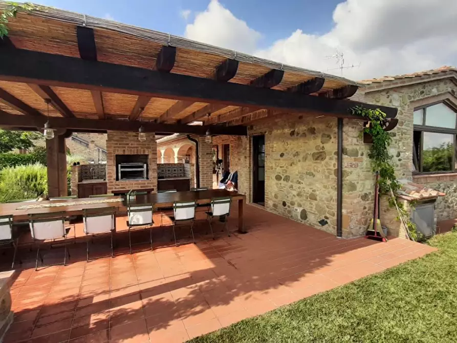 Immagine 2 di Villa in vendita  a Volterra