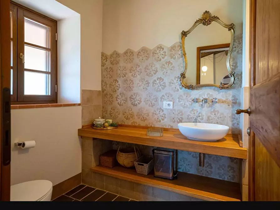 Immagine 18 di Villa in vendita  a Volterra