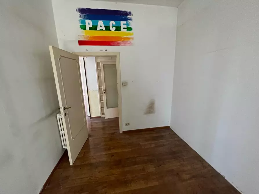 Immagine 46 di Appartamento in vendita  a Siena