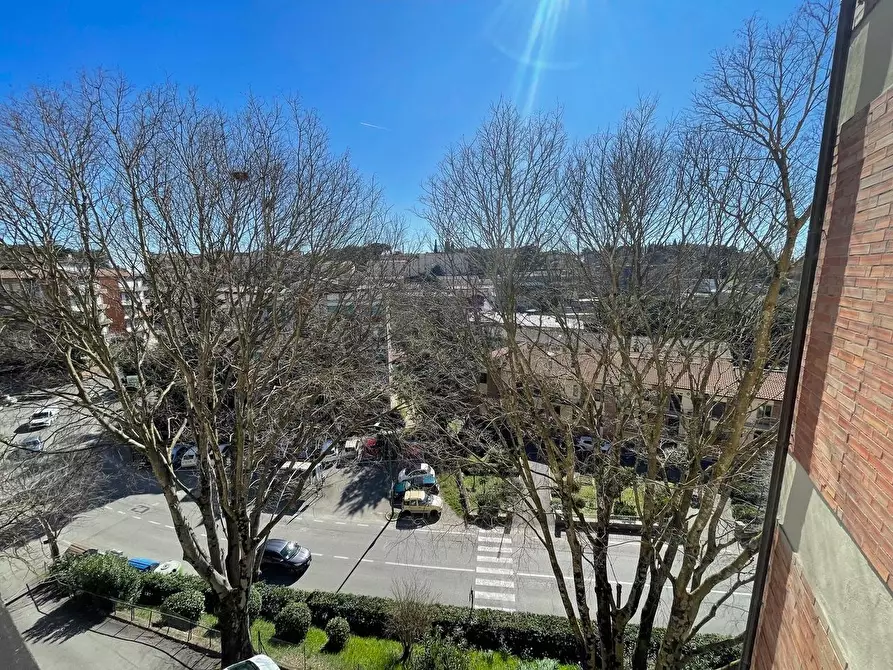 Immagine 43 di Appartamento in vendita  a Siena