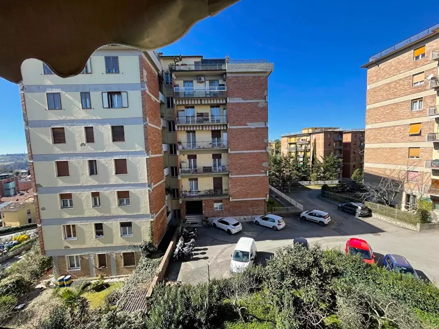 Immagine 15 di Appartamento in vendita  a Siena