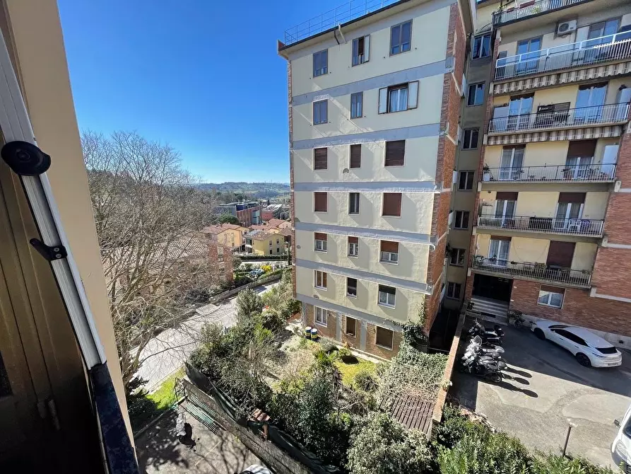 Immagine 16 di Appartamento in vendita  a Siena
