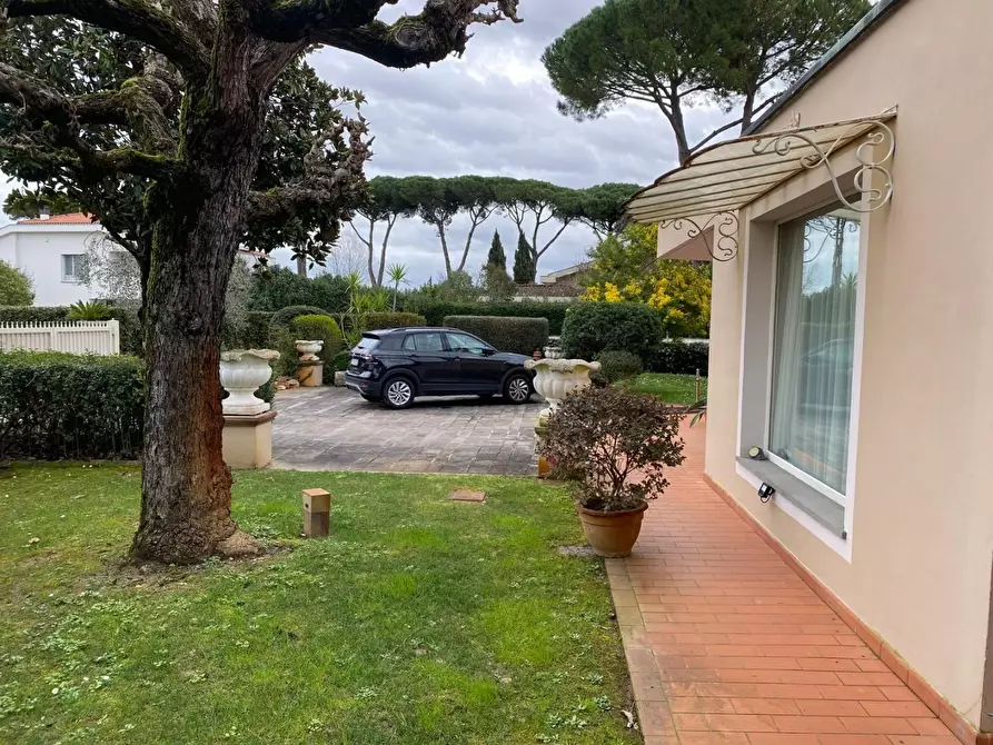 Immagine 21 di Villa in vendita  a Pontedera