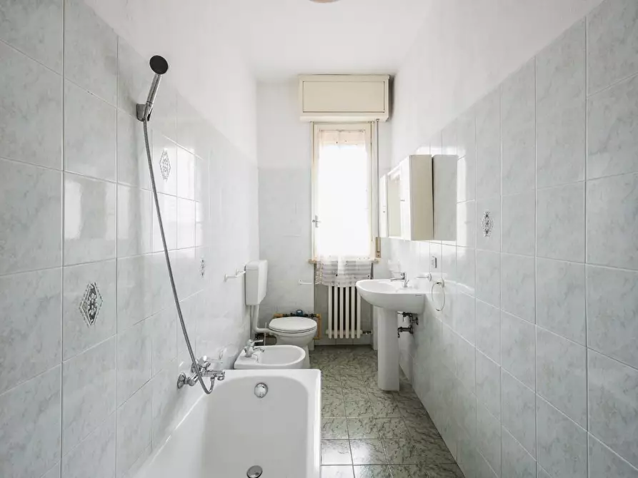 Immagine 4 di Appartamento in vendita  a Reggio Nell'emilia