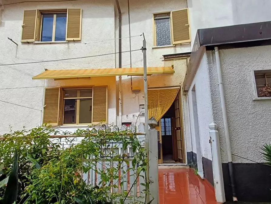 Immagine 1 di Villetta a schiera in vendita  a Massa