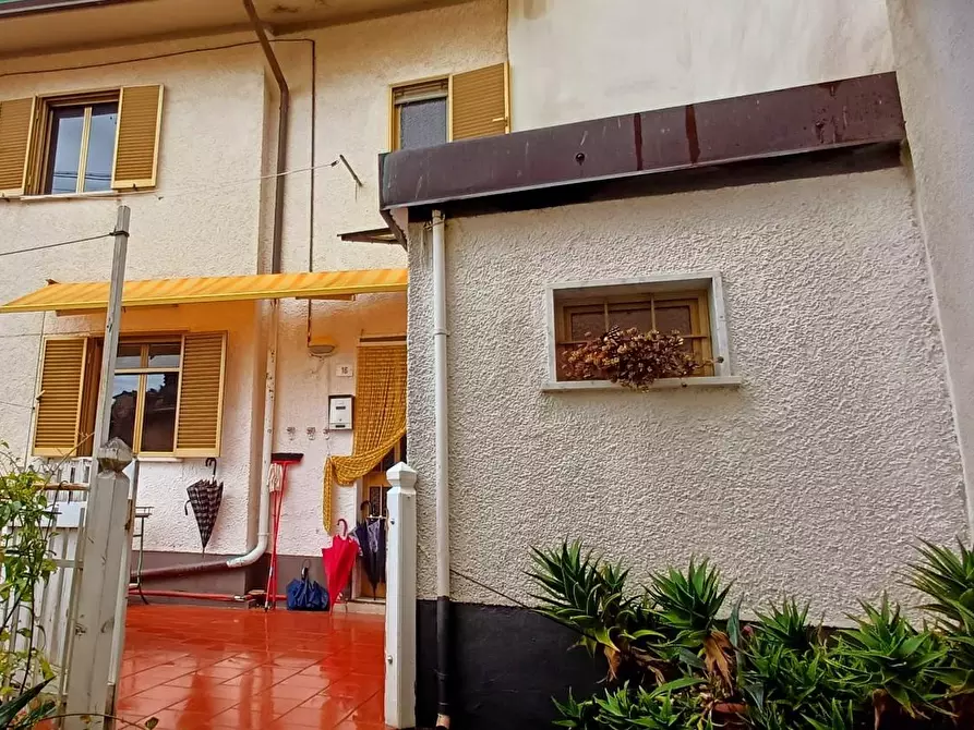 Immagine 7 di Villetta a schiera in vendita  a Massa