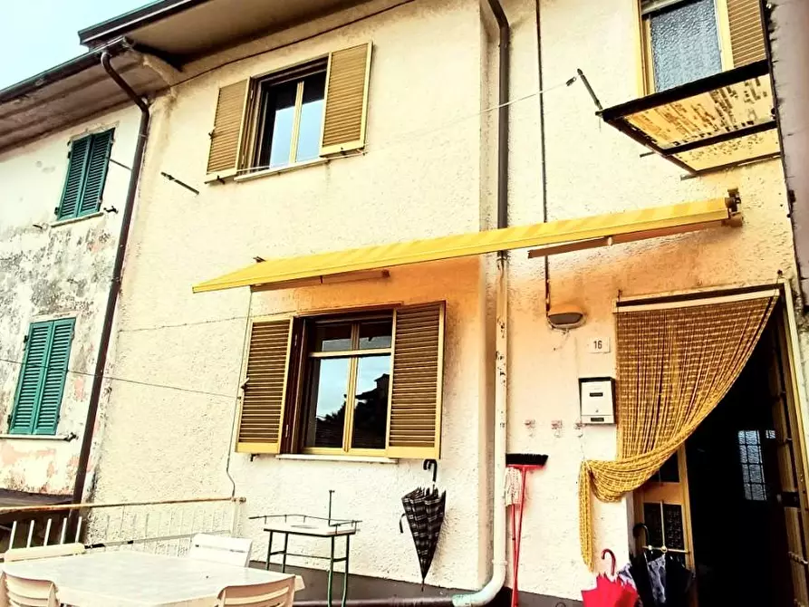 Immagine 3 di Villetta a schiera in vendita  a Massa