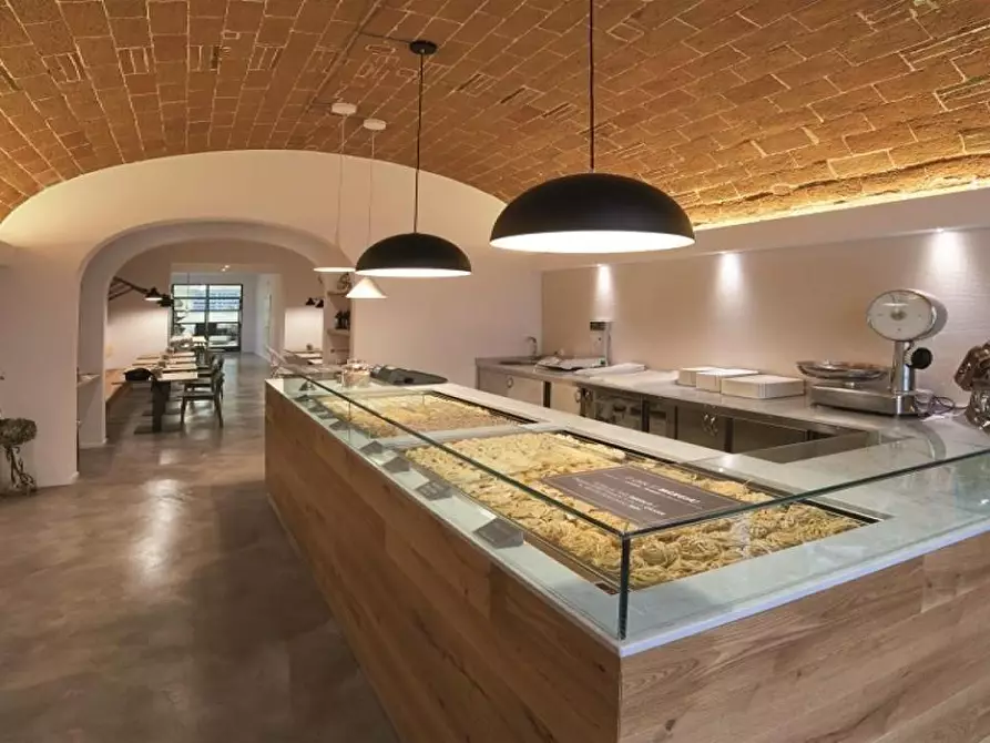 Immagine 20 di Locale commerciale in vendita  a Vinci