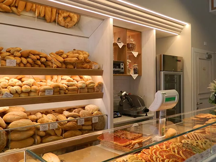 Immagine 17 di Locale commerciale in vendita  a Vinci