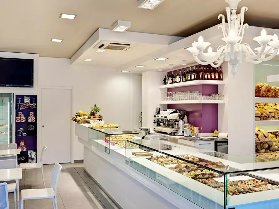 Immagine 19 di Locale commerciale in vendita  a Vinci