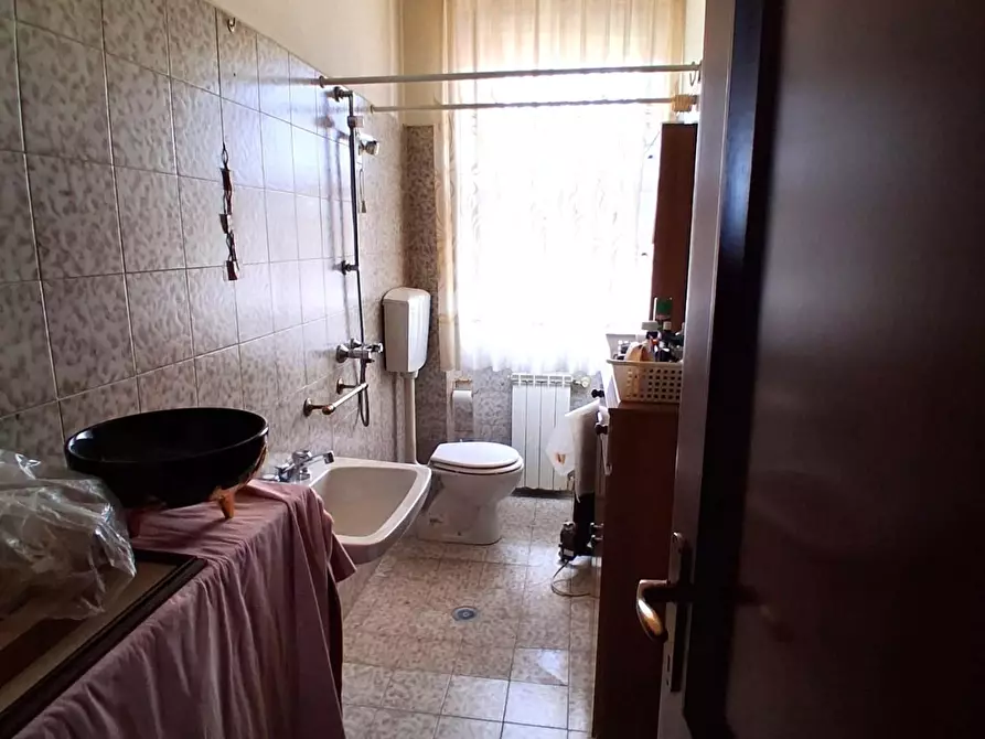 Immagine 13 di Appartamento in vendita  a Lucca