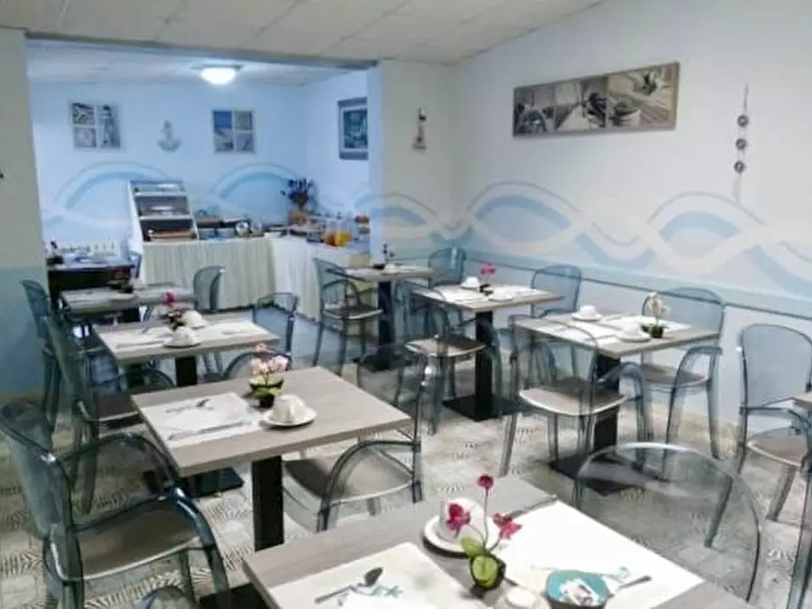 Immagine 8 di Albergo/B&B/Residence in vendita  a Viareggio