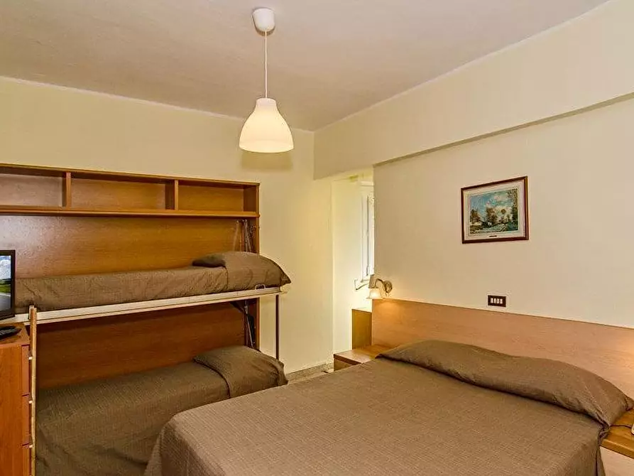 Immagine 16 di Albergo/B&B/Residence in vendita  a Camaiore