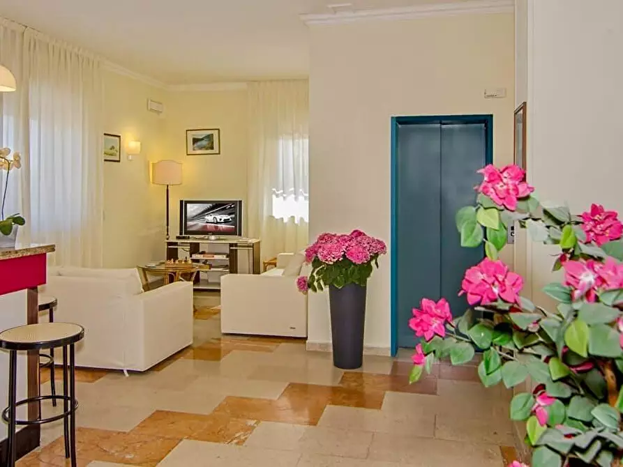 Immagine 13 di Albergo/B&B/Residence in vendita  a Camaiore