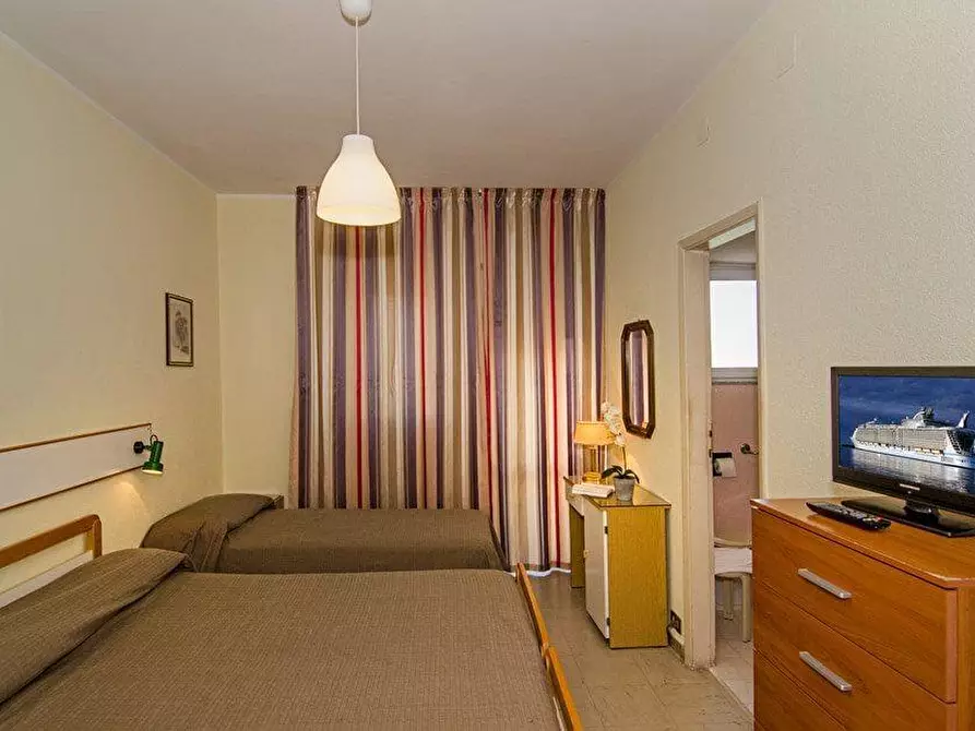 Immagine 4 di Albergo/B&B/Residence in vendita  a Camaiore