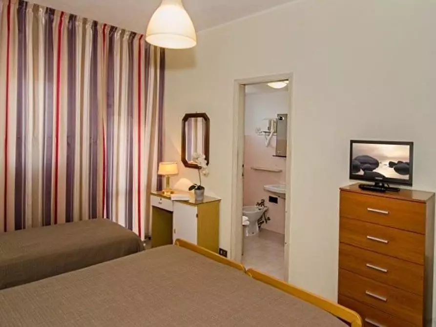 Immagine 20 di Albergo/B&B/Residence in vendita  a Camaiore