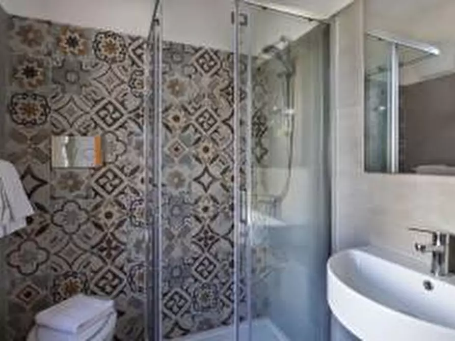 Immagine 18 di Albergo/B&B/Residence in vendita  a Camaiore