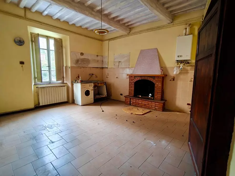 Immagine 1 di Villa in vendita  a Camaiore