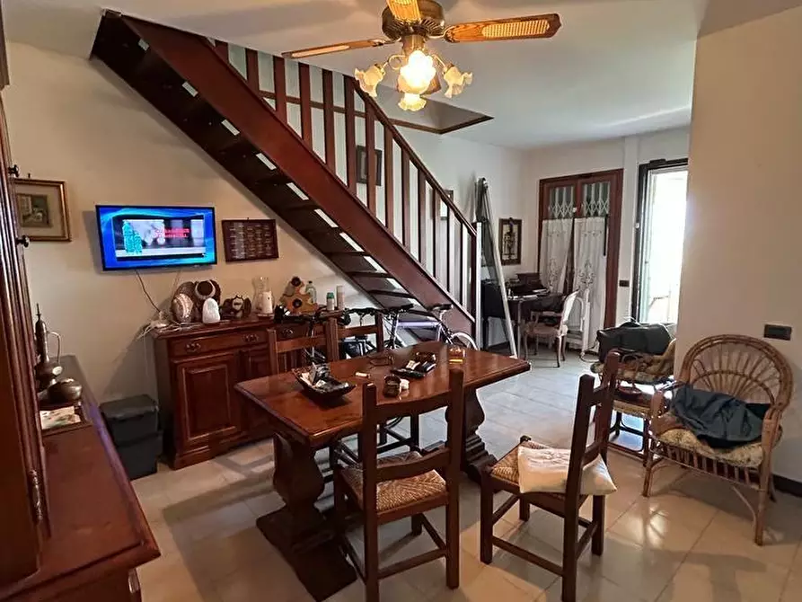 Immagine 16 di Appartamento in vendita  a Ortonovo