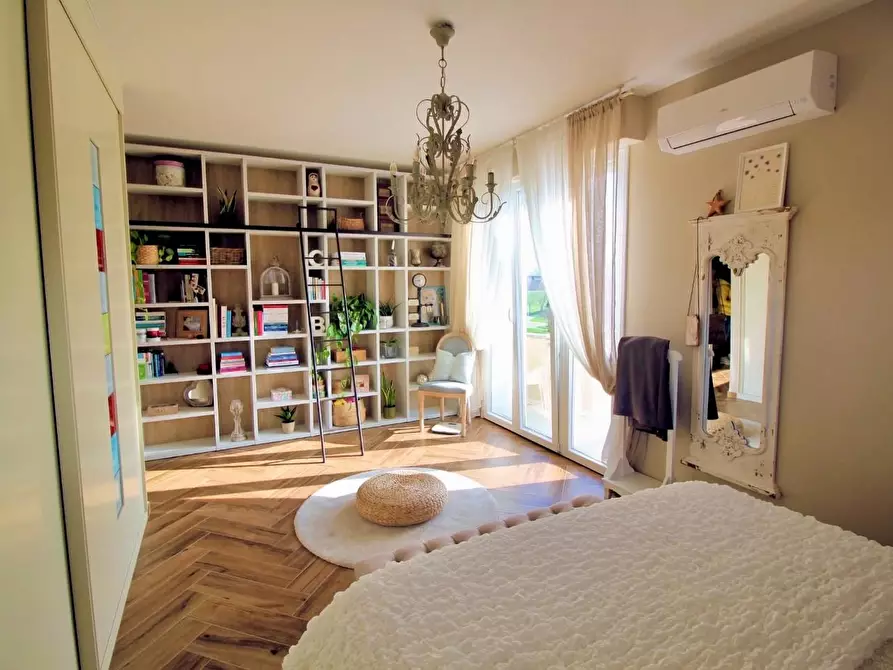 Immagine 10 di Villa in vendita  a Pontedera