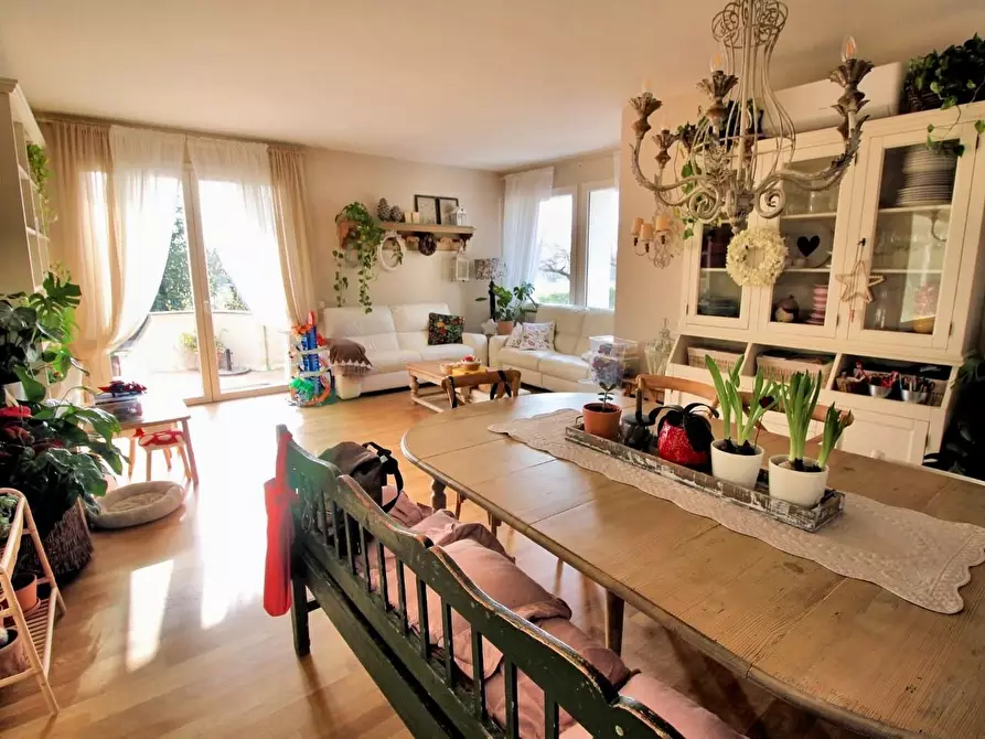 Immagine 3 di Villa in vendita  a Pontedera