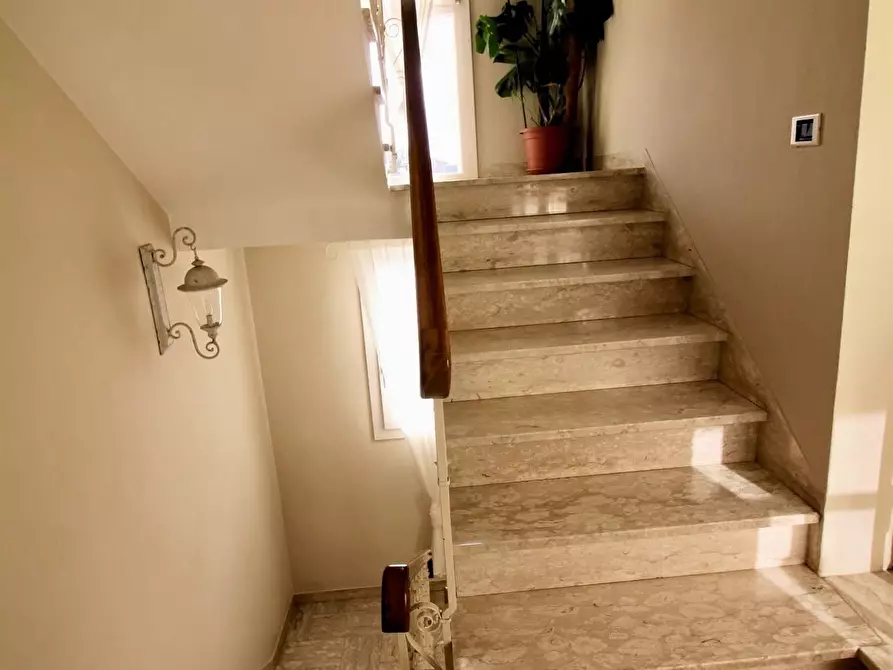 Immagine 23 di Villa in vendita  a Pontedera