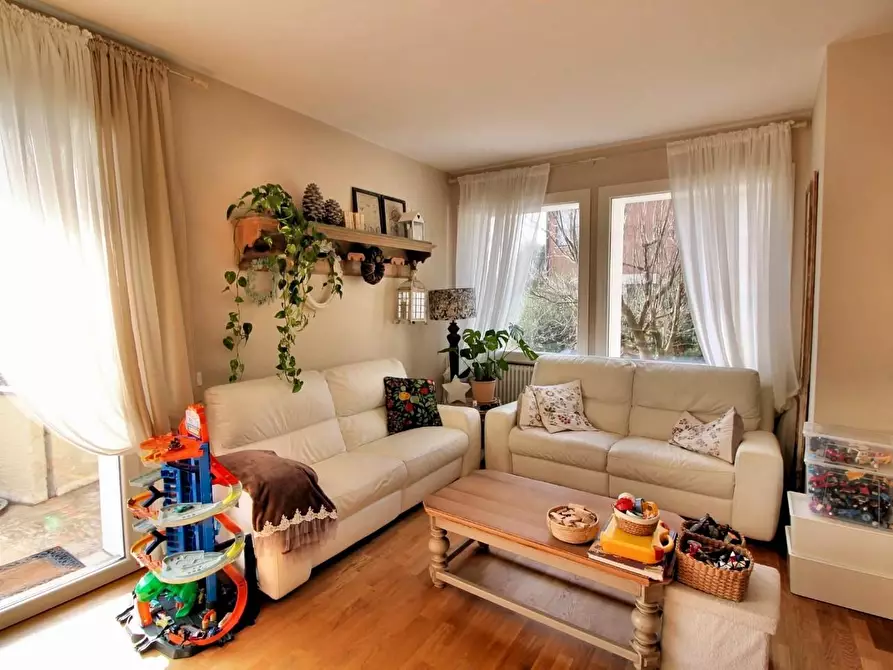 Immagine 2 di Villa in vendita  a Pontedera