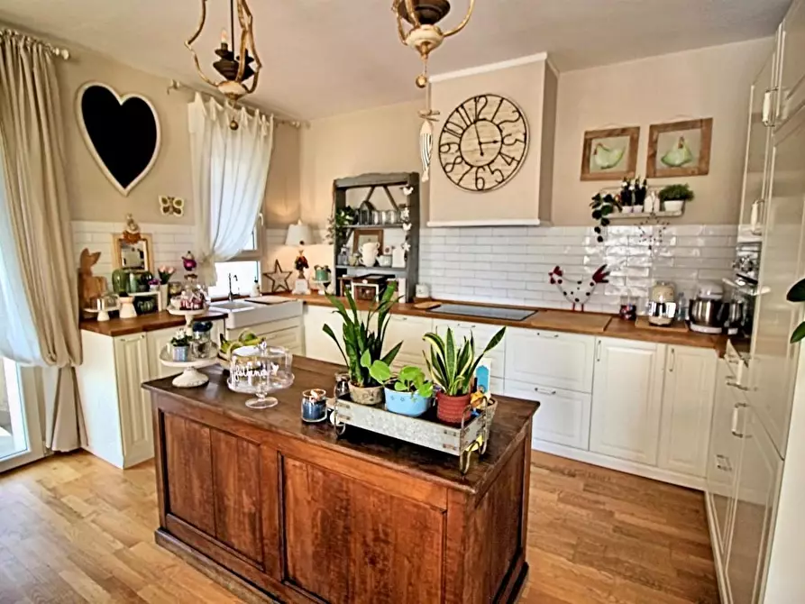 Immagine 11 di Villa in vendita  a Pontedera