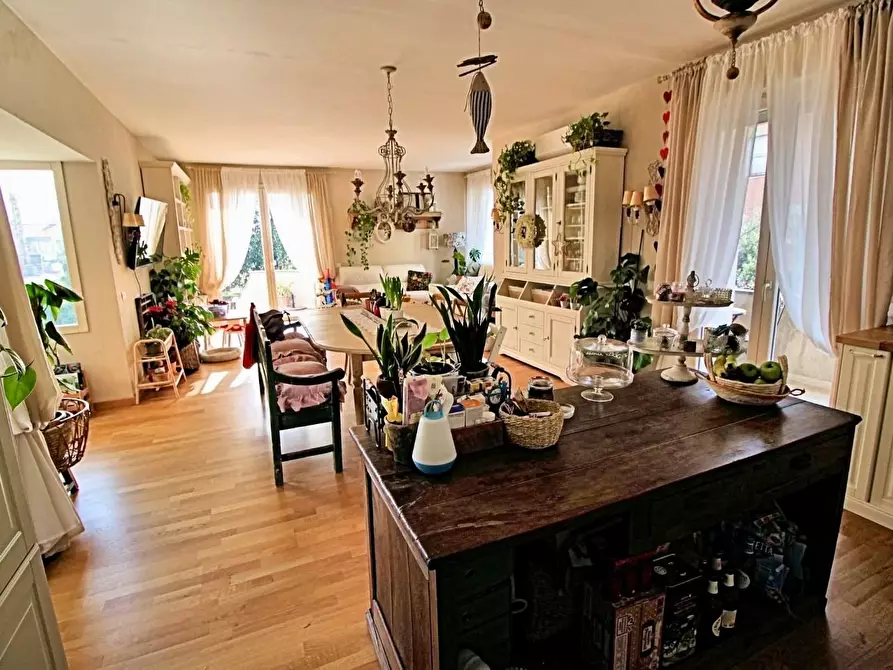 Immagine 18 di Villa in vendita  a Pontedera