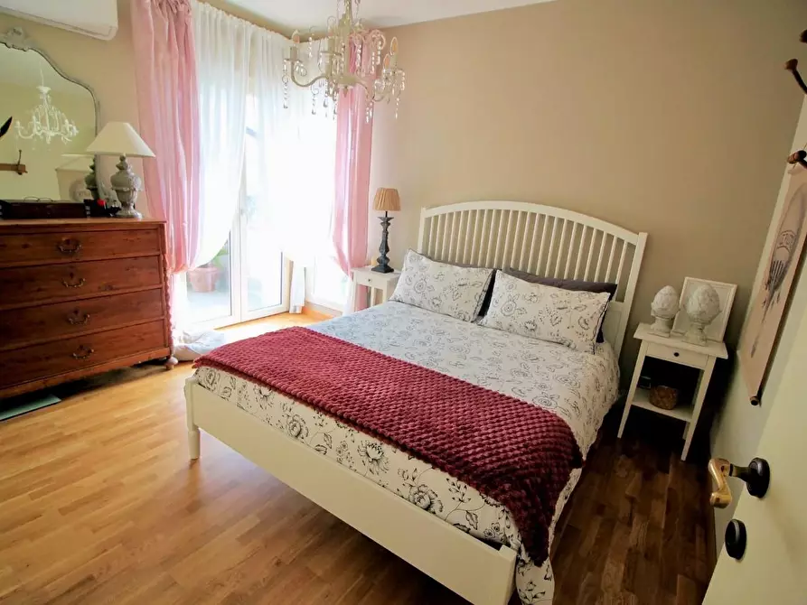 Immagine 9 di Villa in vendita  a Pontedera