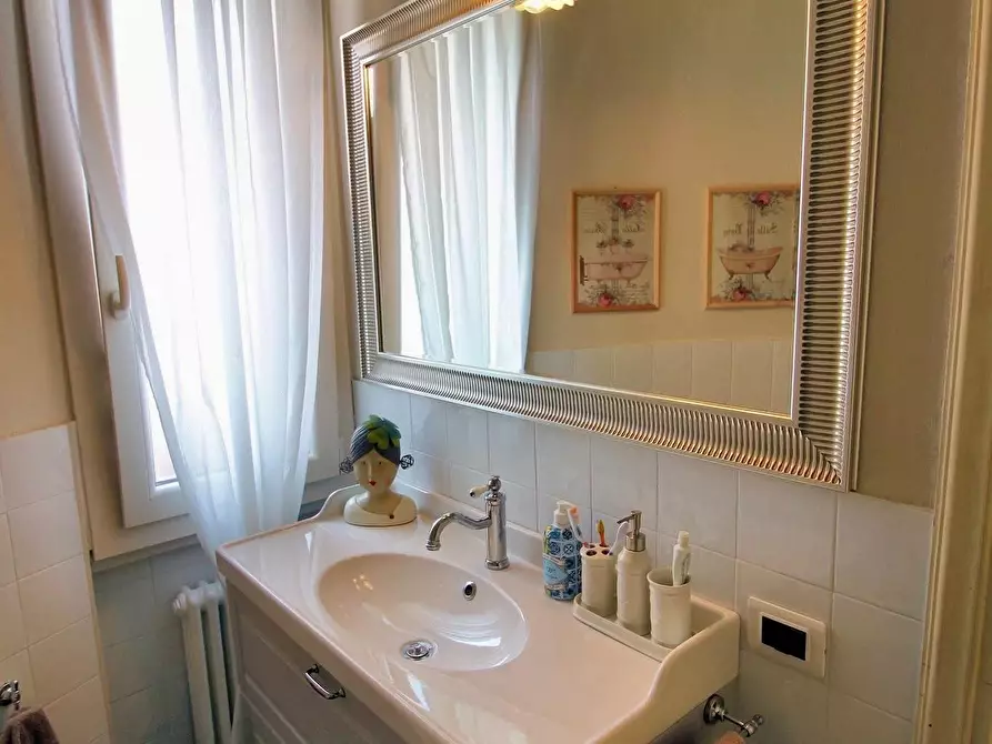 Immagine 21 di Villa in vendita  a Pontedera