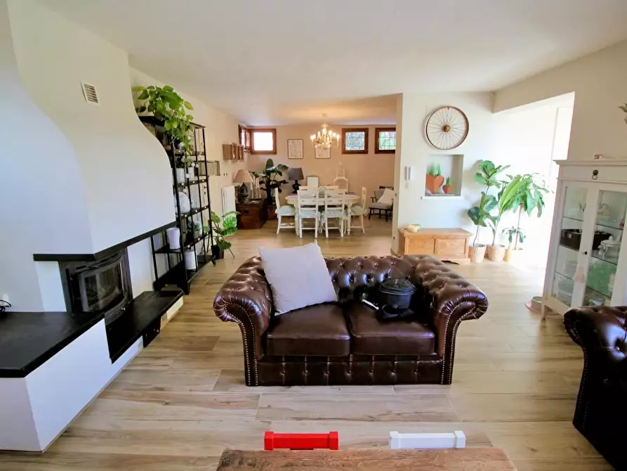 Immagine 4 di Villa in vendita  a Pontedera
