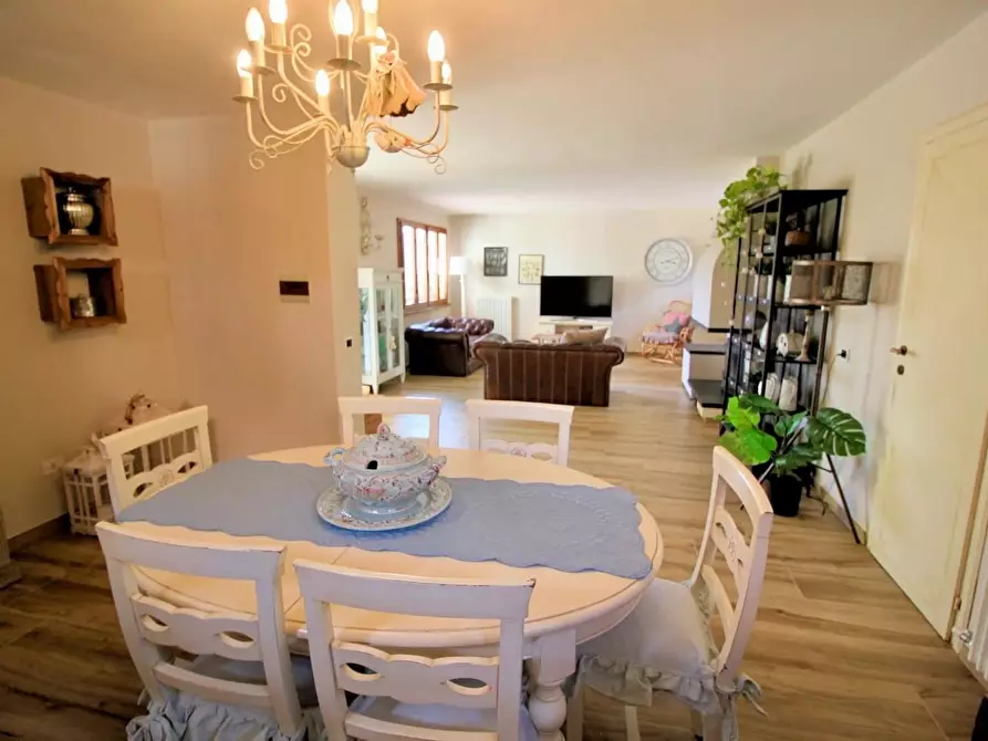 Immagine 22 di Villa in vendita  a Pontedera