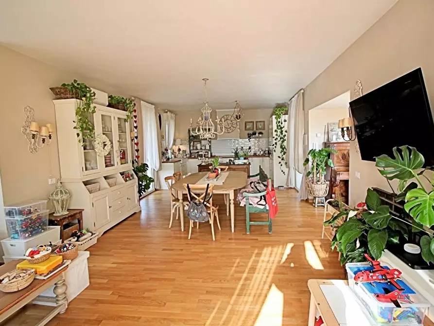 Immagine 14 di Villa in vendita  a Pontedera