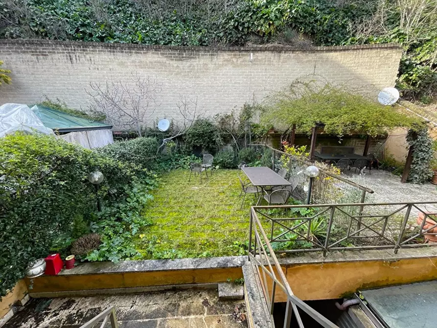 Immagine 26 di Appartamento in vendita  a Siena