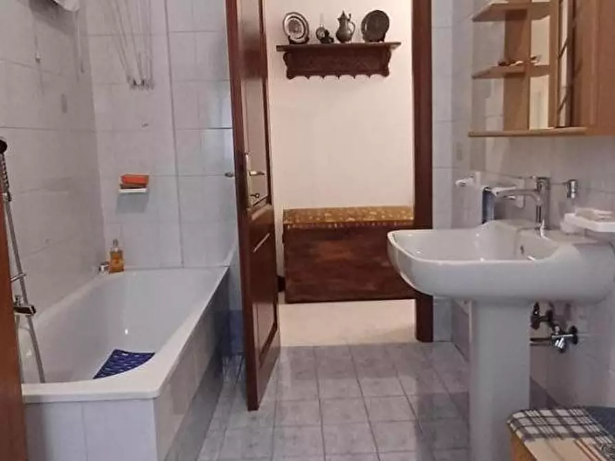 Immagine 20 di Appartamento in vendita  a Massa