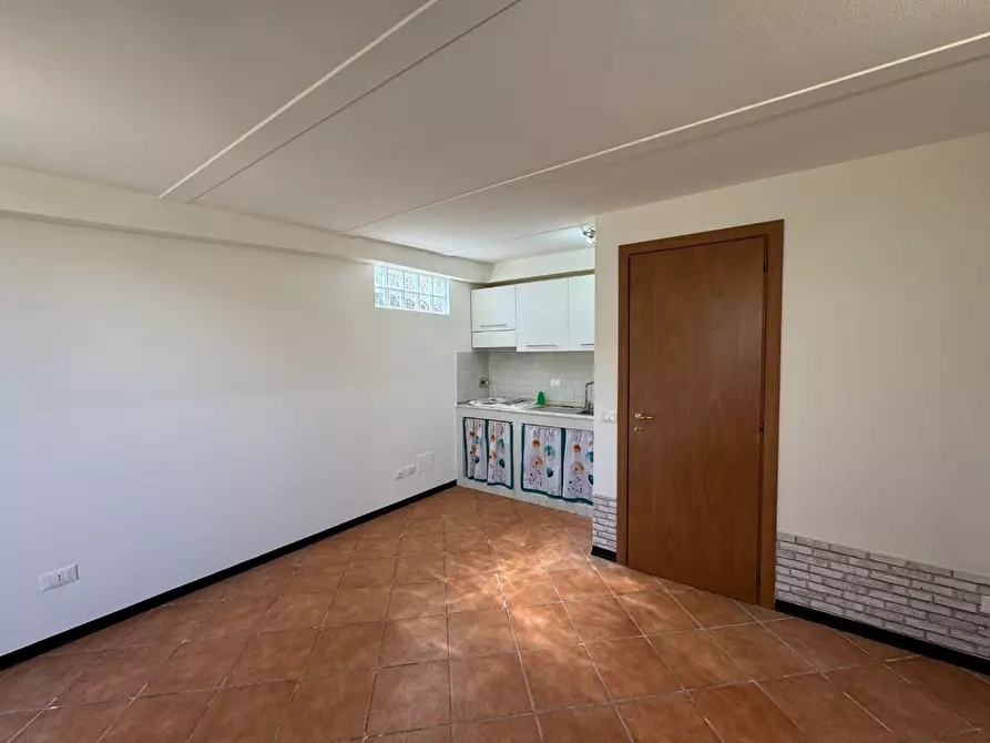 Immagine 5 di Garage in vendita  a Empoli