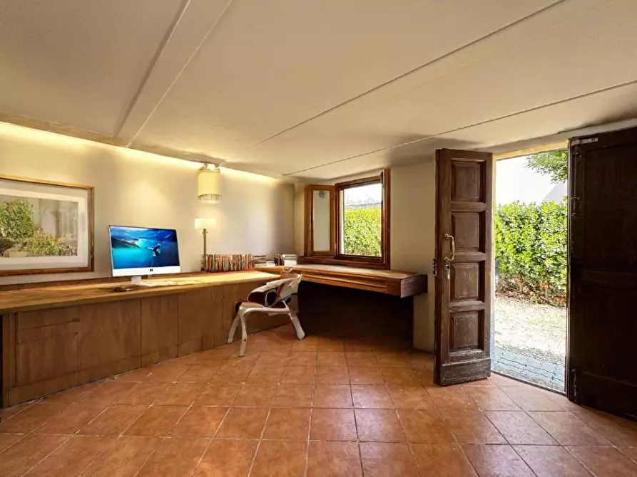 Immagine 14 di Garage in vendita  a Empoli