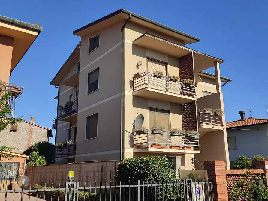 Immagine 4 di Appartamento in vendita  a Lucca