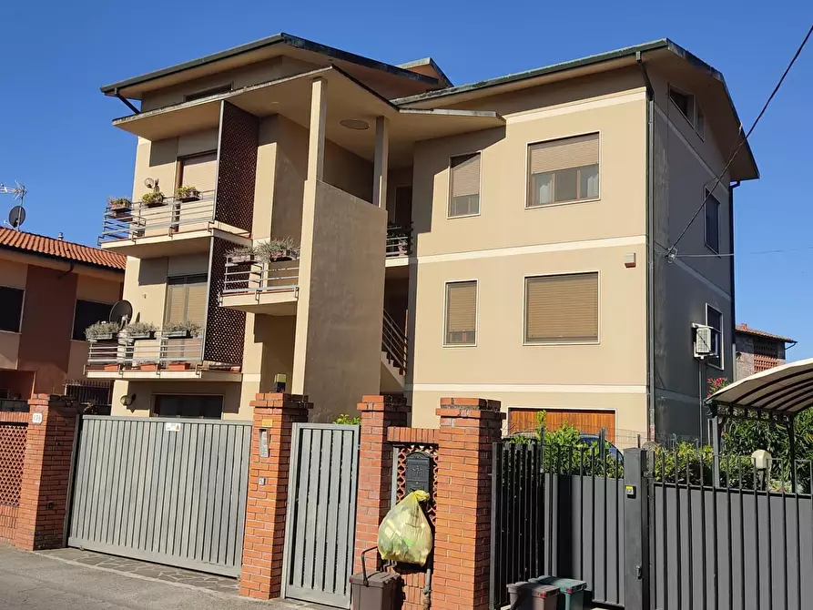 Immagine 3 di Appartamento in vendita  a Lucca