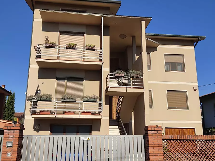 Immagine 1 di Appartamento in vendita  a Lucca