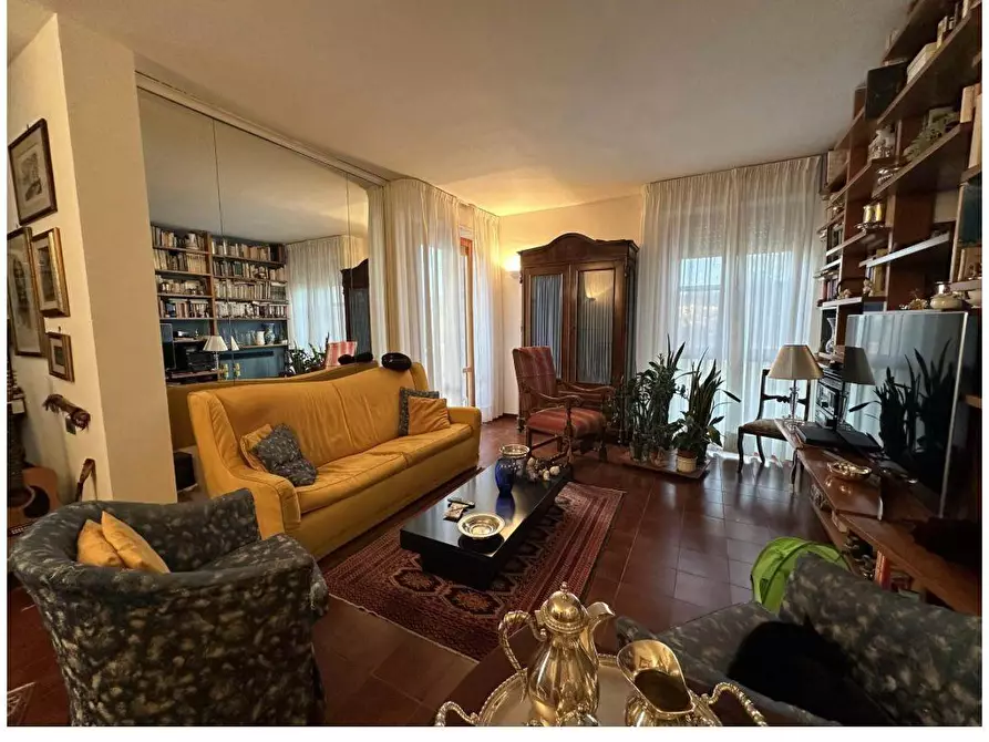 Immagine 1 di Appartamento in vendita  a Pisa